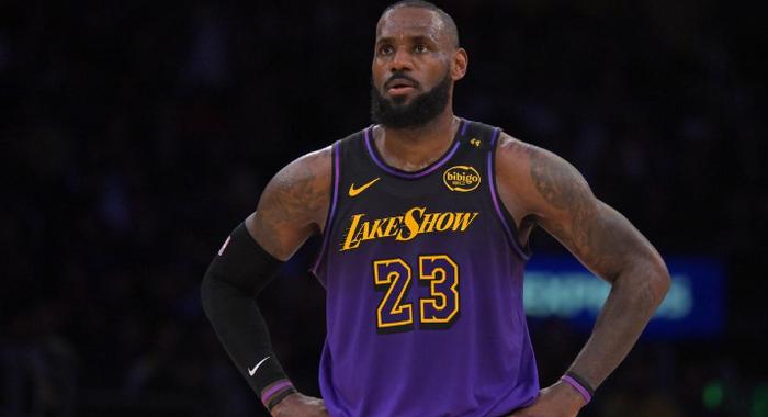 退役后立雕像有多难?现役NBA仅4人够格,詹姆斯有望两座