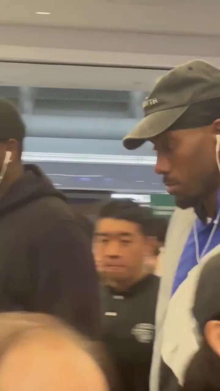 开云体育-中国官网登录入口-莱昂纳德完成中国行程启程返美 即将归队备战快船新赛季