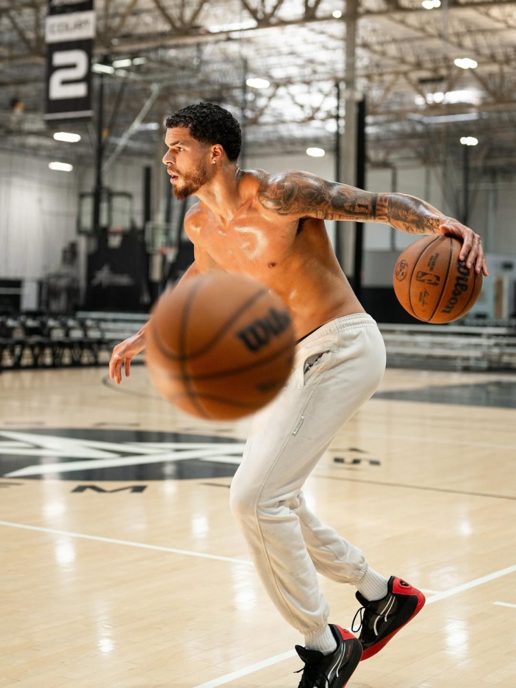 开云Kaiyun官网入口-不只是两性专家！小波特在社媒晒训练照 大秀肌肉