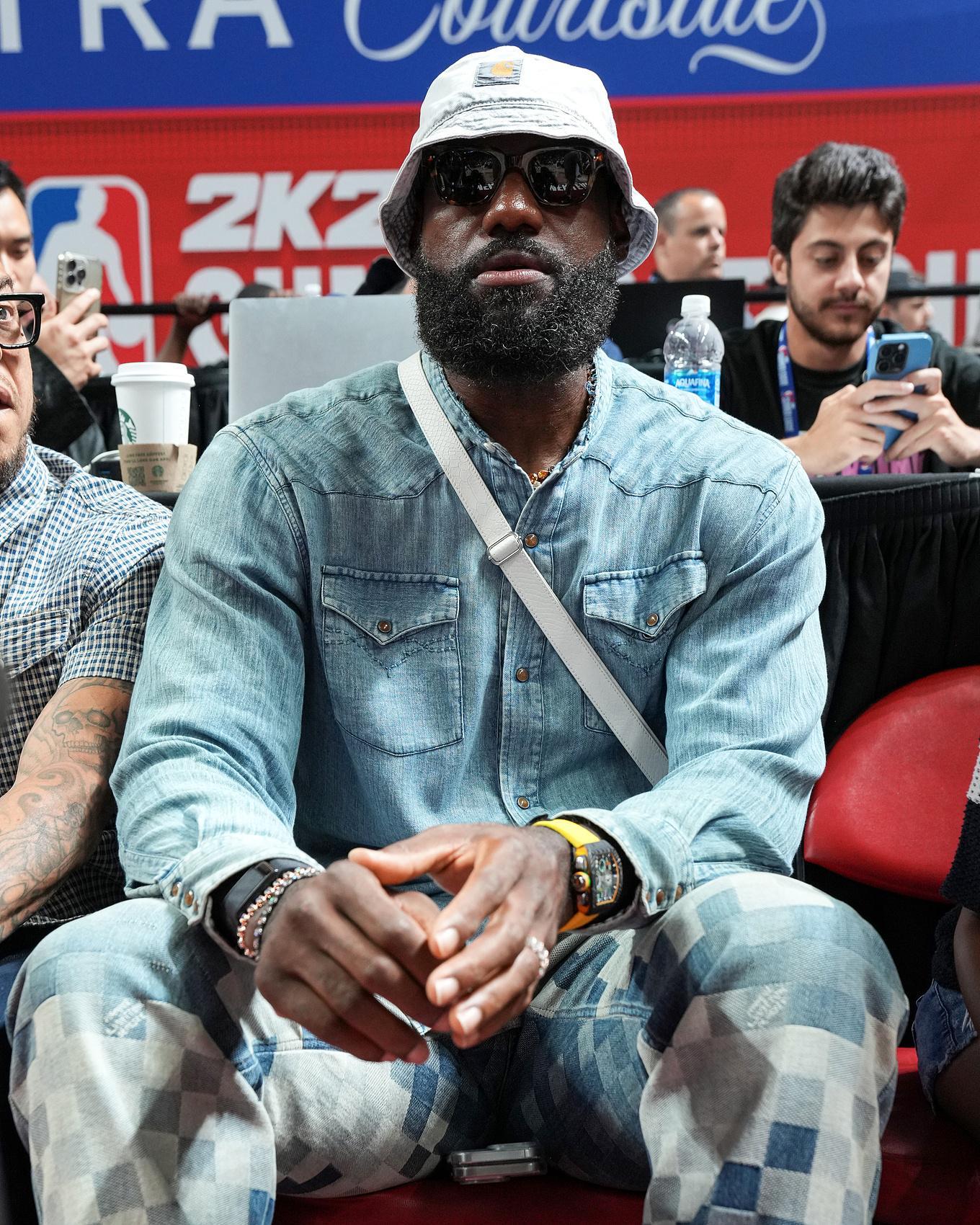 开云Kaiyun官网入口-老詹不离开湖人？队记详解：商业因素&amp;amp;无更好选择&amp;amp;声明反响有限