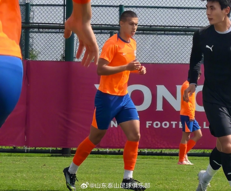 热身赛山东泰山1:5不敌韩国龙仁 外援克雷桑于昨晚归队
